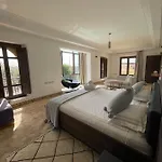 Le 13 ème Ryad ( 6suites avec 7 sdb)